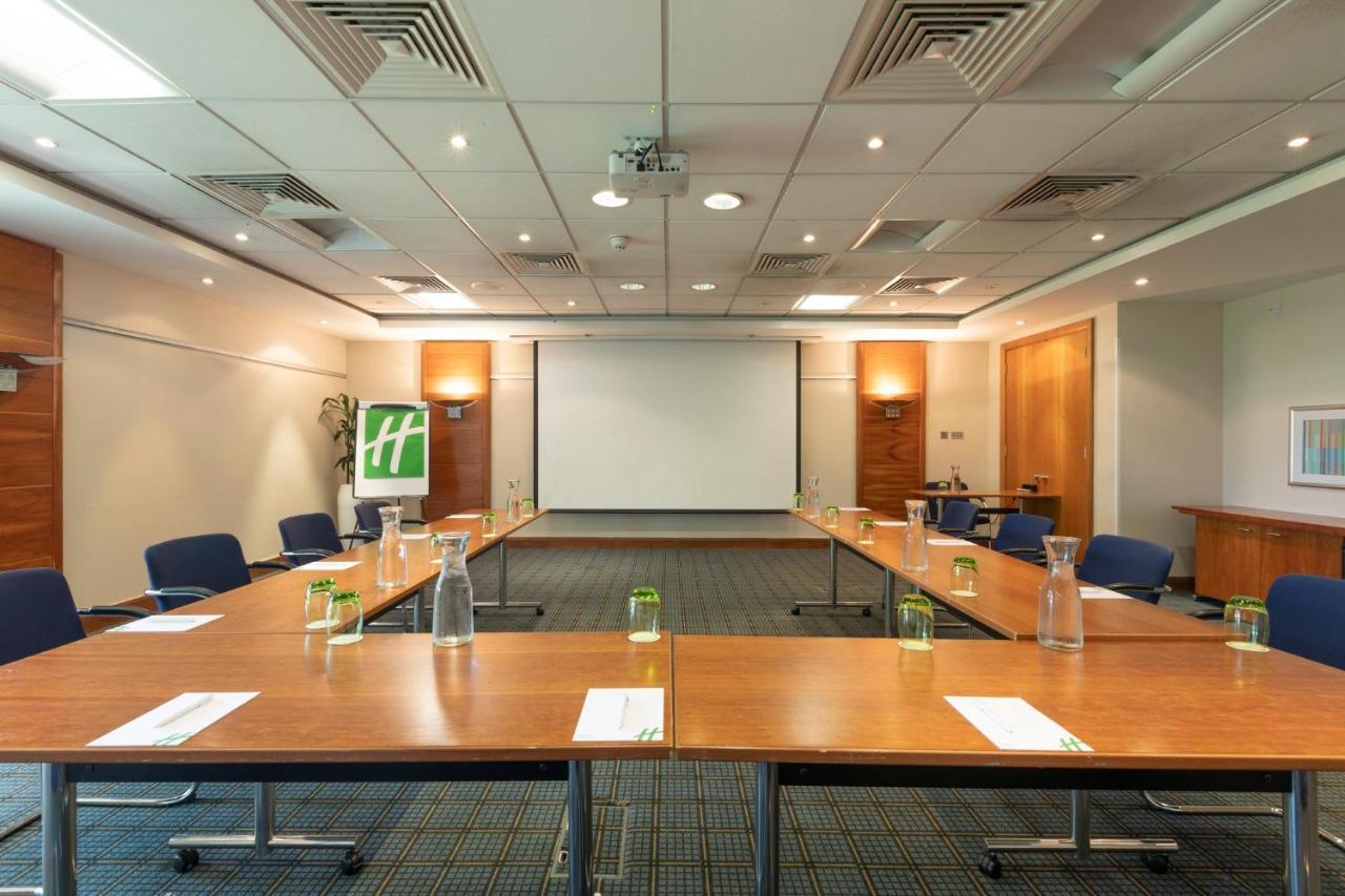 Holiday Inn Guildford By Ihg Exterior foto