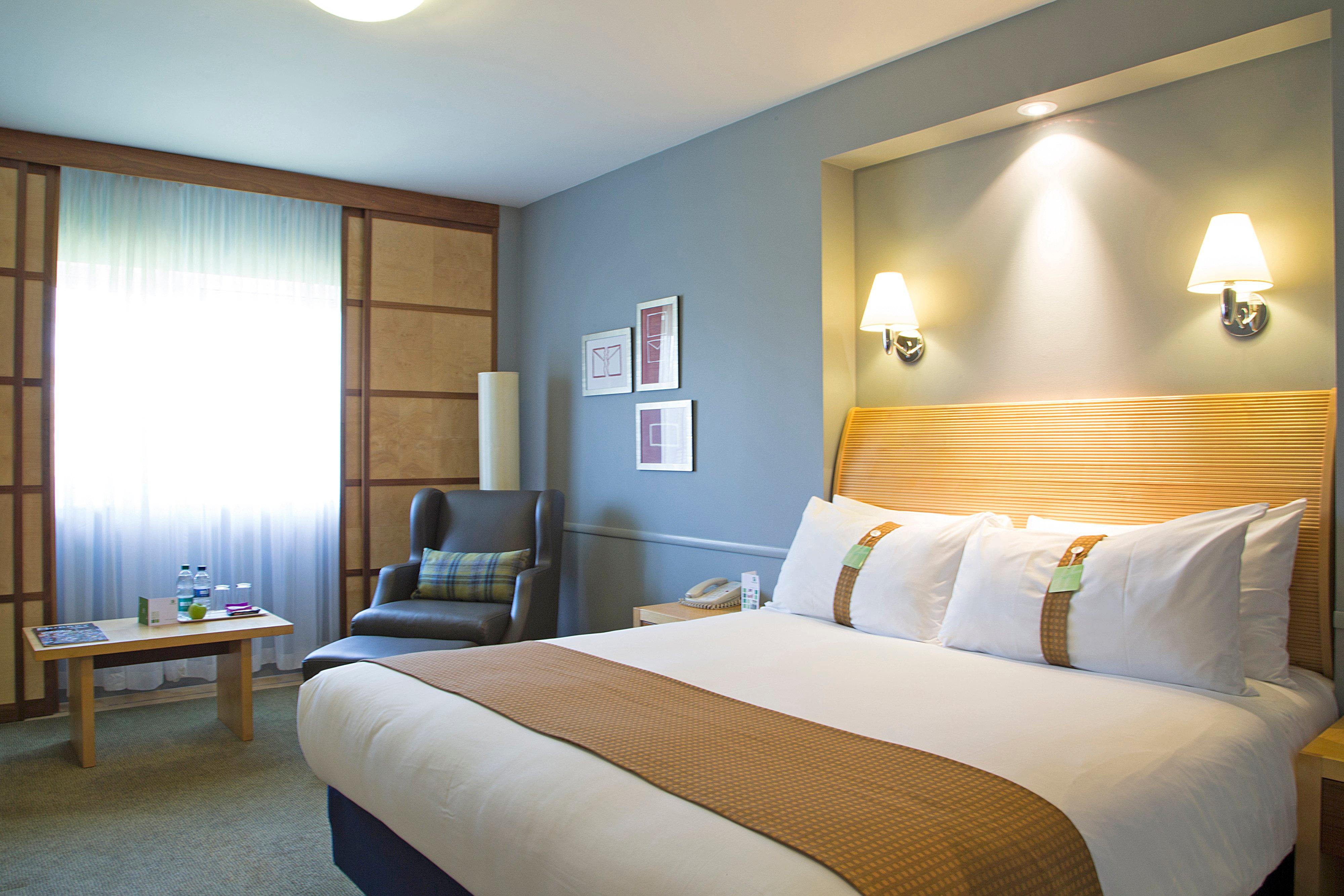 Holiday Inn Guildford By Ihg Exterior foto