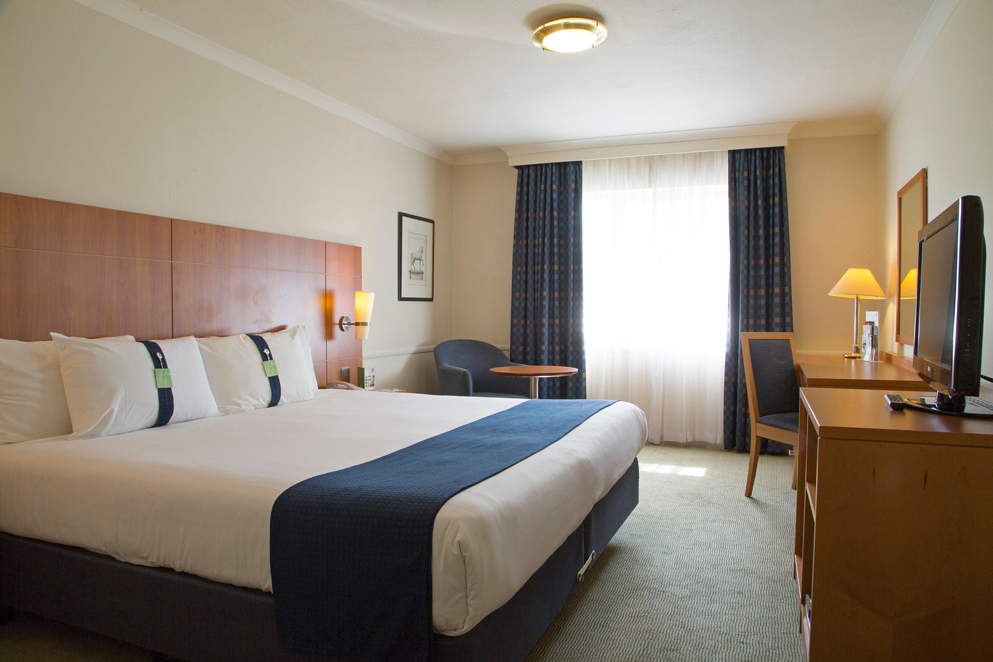 Holiday Inn Guildford By Ihg Exterior foto