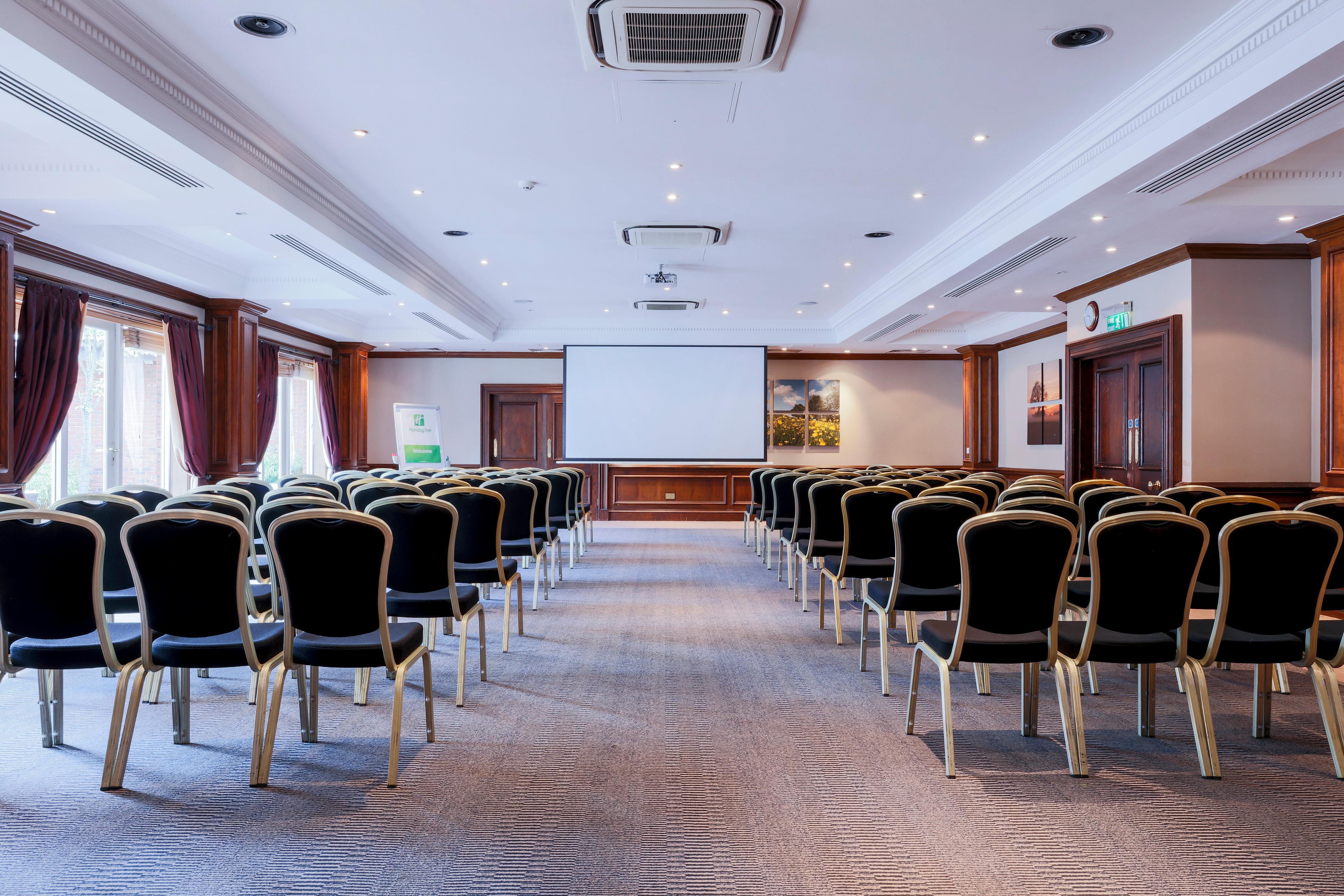 Holiday Inn Guildford By Ihg Exterior foto