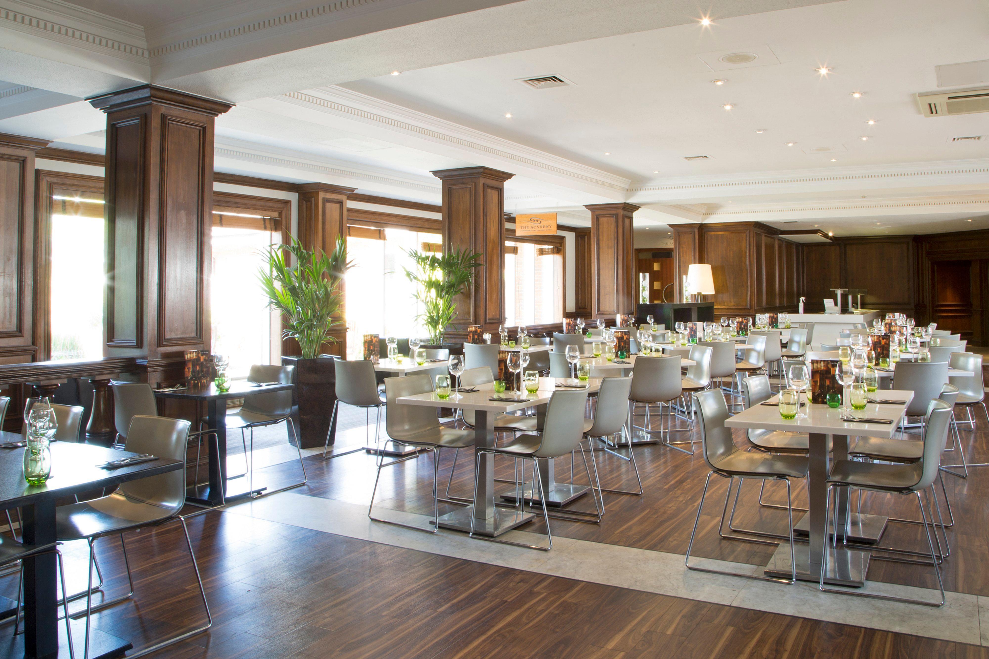 Holiday Inn Guildford By Ihg Exterior foto