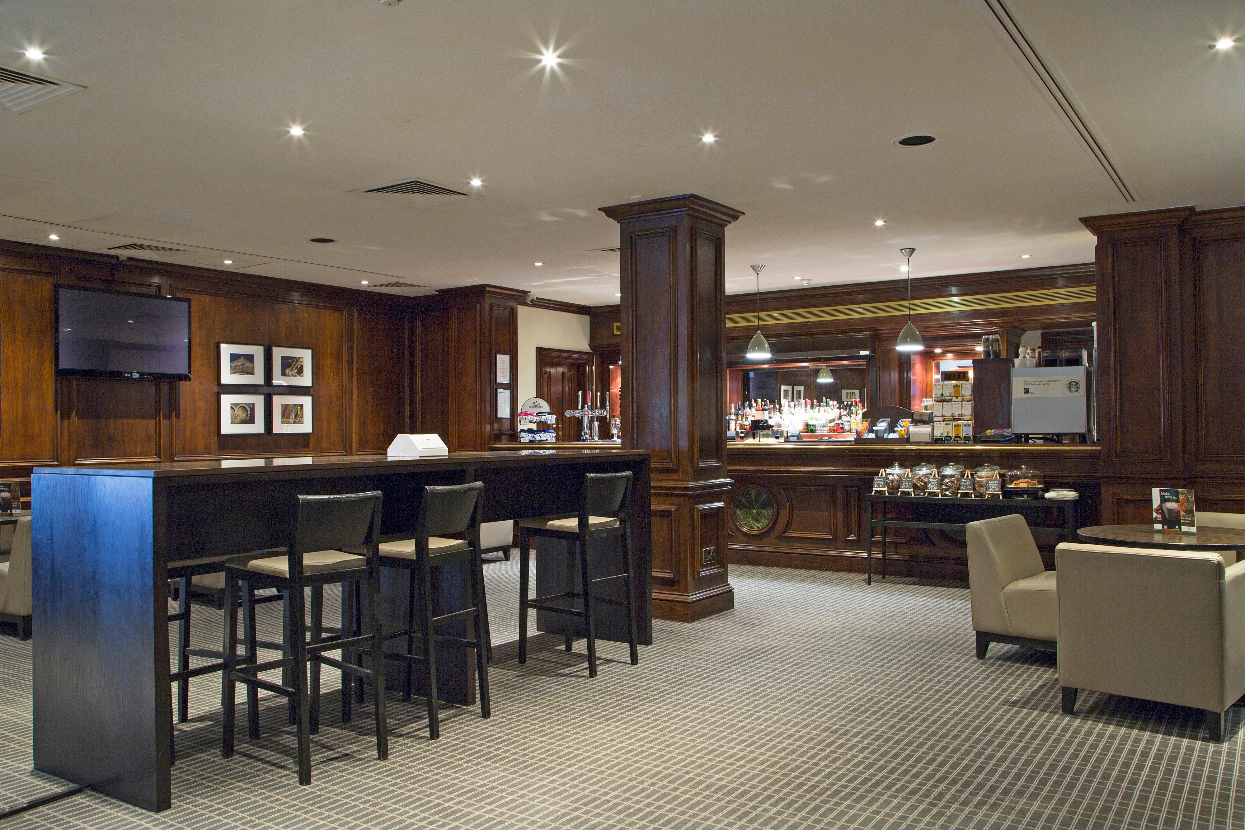 Holiday Inn Guildford By Ihg Exterior foto