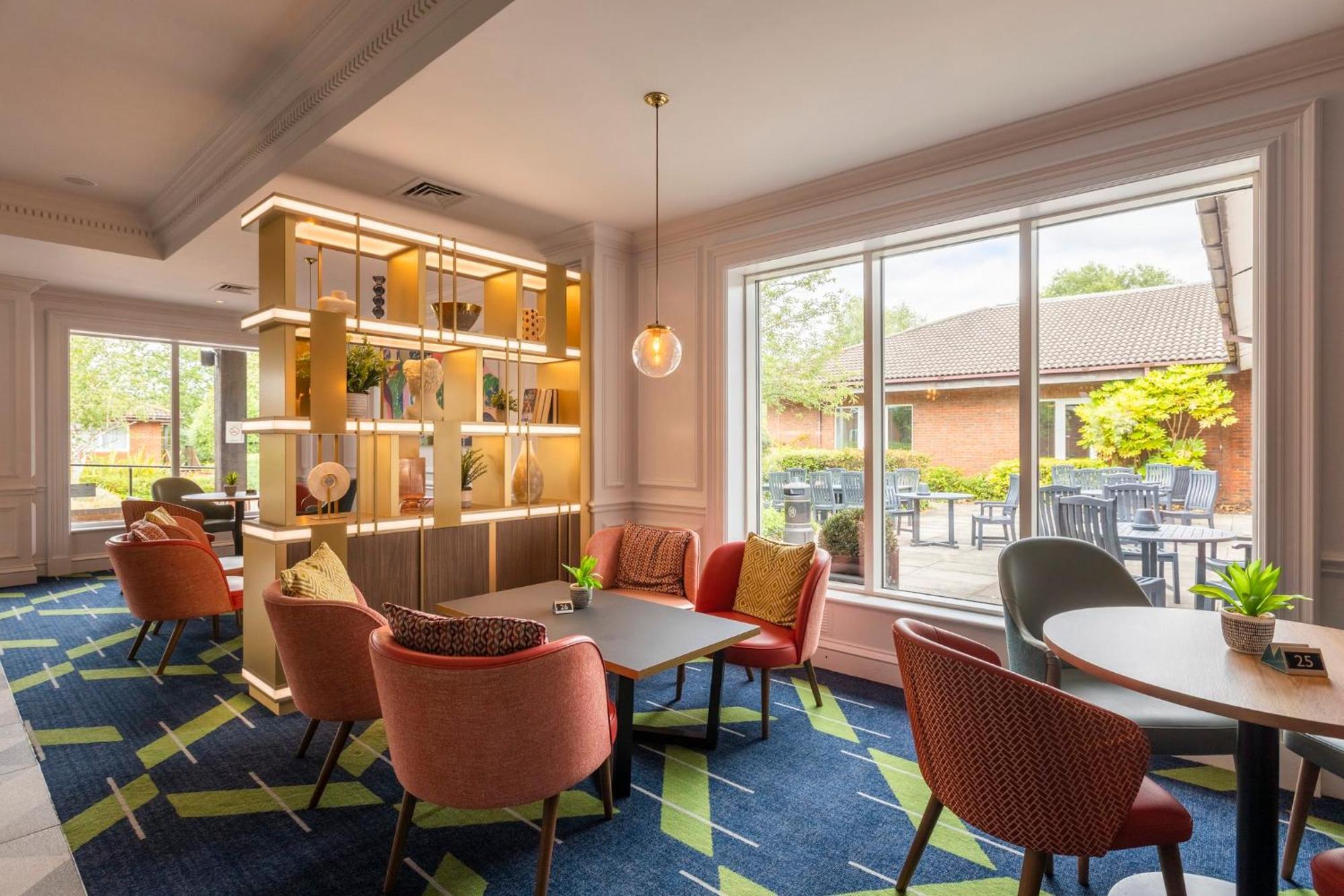 Holiday Inn Guildford By Ihg Exterior foto